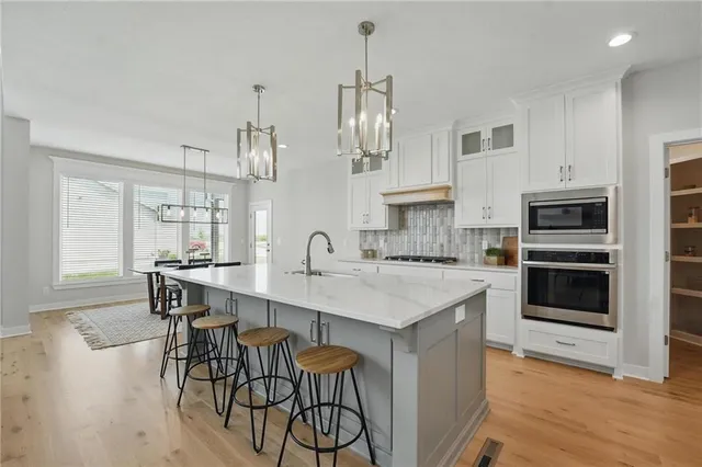 $775,000 | 1312 Northwest 107th Terrace, Kansas City, MO 64155