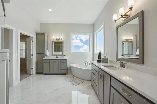 $775,000 | 1312 Northwest 107th Terrace, Kansas City, MO 64155