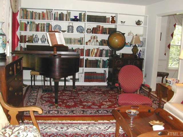 809 Davidson Street Raleigh, NC 27609 - Photo 3 of 12 a living room with a rug