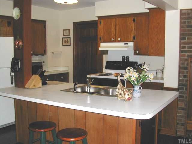 809 Davidson Street Raleigh, NC 27609 - Photo 7 of 12 a kitchen with a table and chairs in it