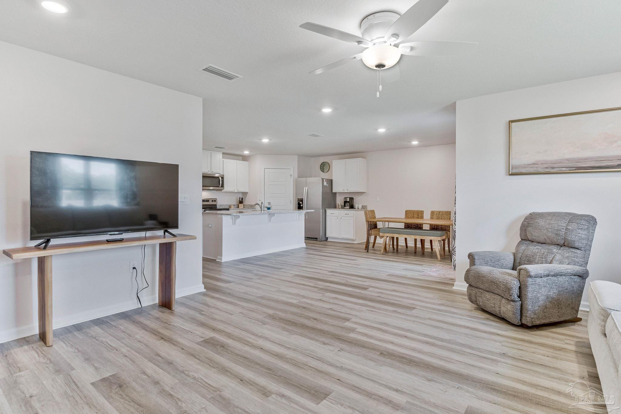 9763 MilleeLoop Loop Pensacola, FL 32526 - Photo 4 of 60 Gallery Image 4
