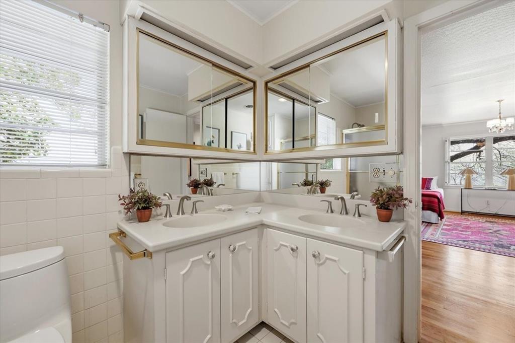 6321 Greenway Road Fort Worth, TX 76116 - Photo 33 of 40 Ensuite bathroom with double vanity, a chandelier, and ornamental molding