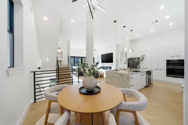 $999,000 | 809 Memorial Heights Drive, Houston, TX 77007