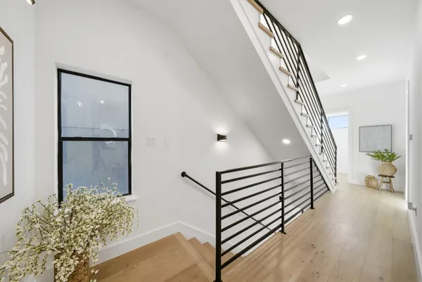 $999,000 | 809 Memorial Heights Drive, Houston, TX 77007