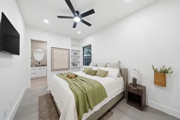 $999,000 | 809 Memorial Heights Drive, Houston, TX 77007