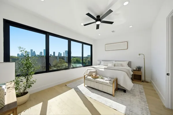 $999,000 | 809 Memorial Heights Drive, Houston, TX 77007