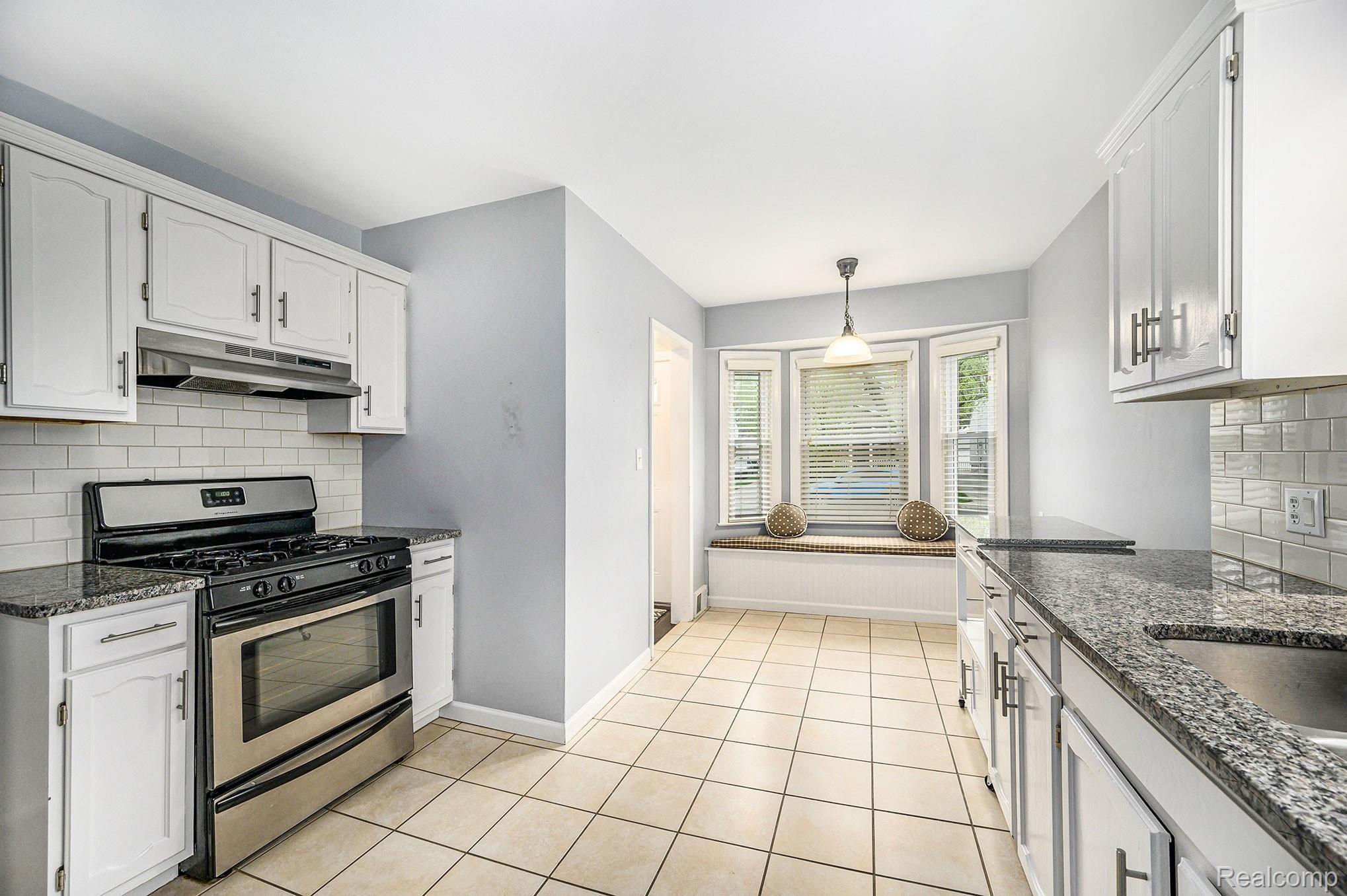983 Harvard Road Berkley, MI 48072 - Photo 9 of 42 983-Harvard-Road_23.jpg