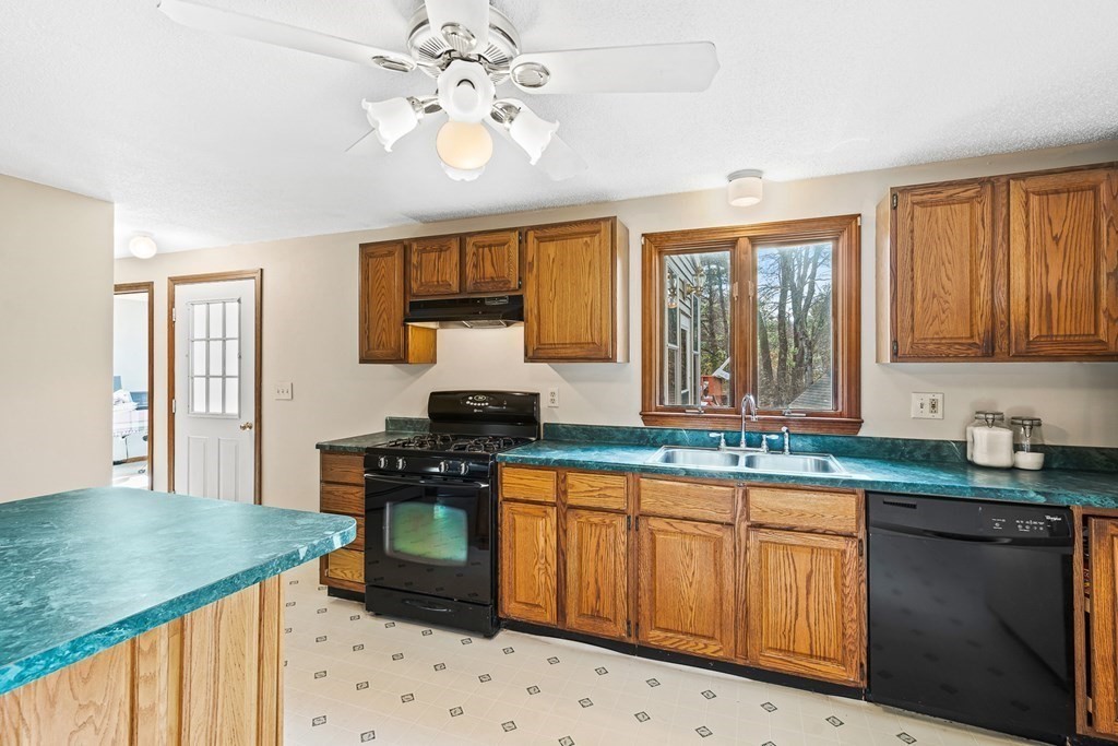 44 Concord Road Dracut, MA 01826 - Photo 8 of 40 Gallery Image 8