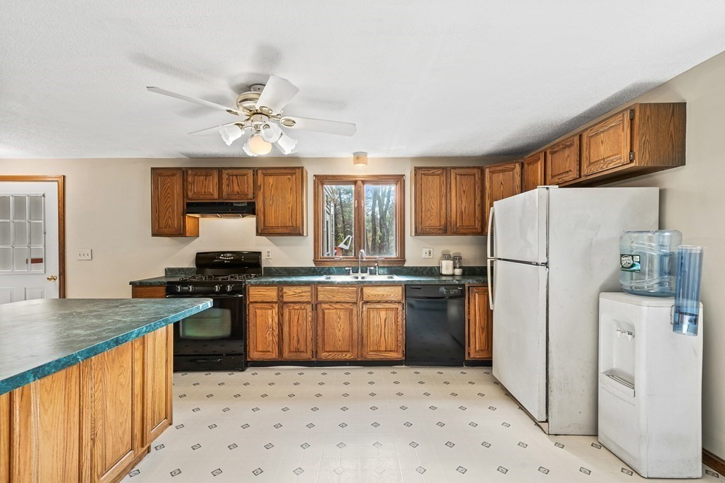 44 Concord Road Dracut, MA 01826 - Photo 9 of 40 Gallery Image 9