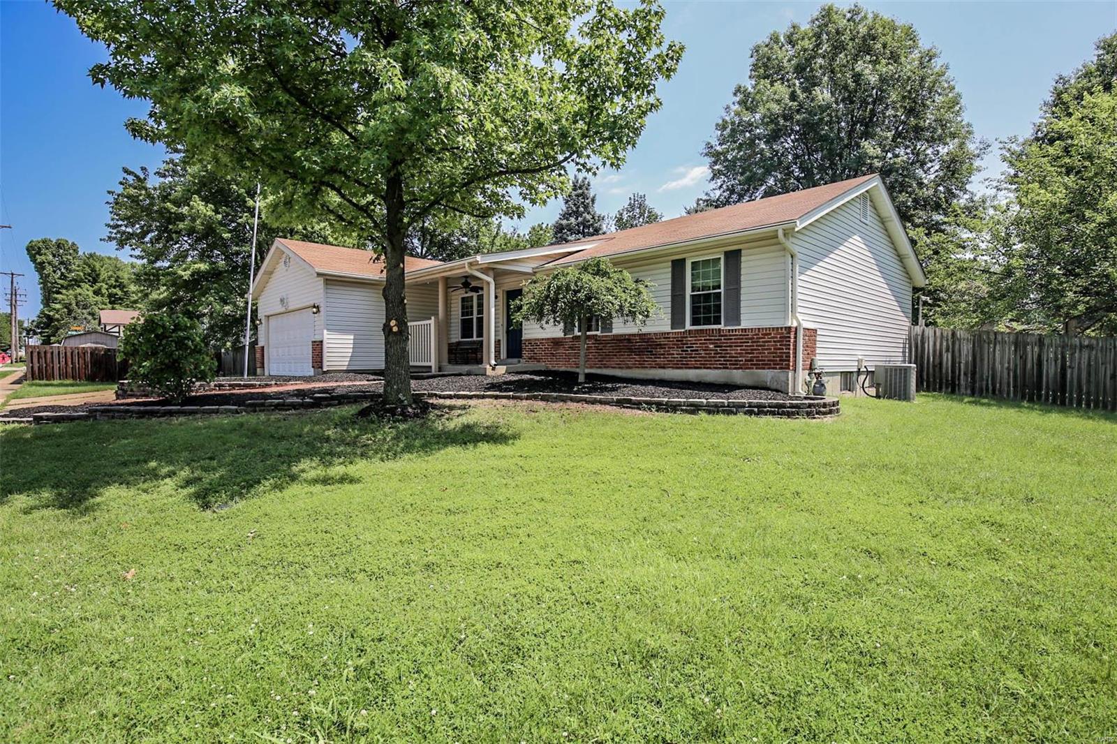 5136 Milburn Road St. Louis, MO 63129 - Photo 3 of 32 Gallery Image 3