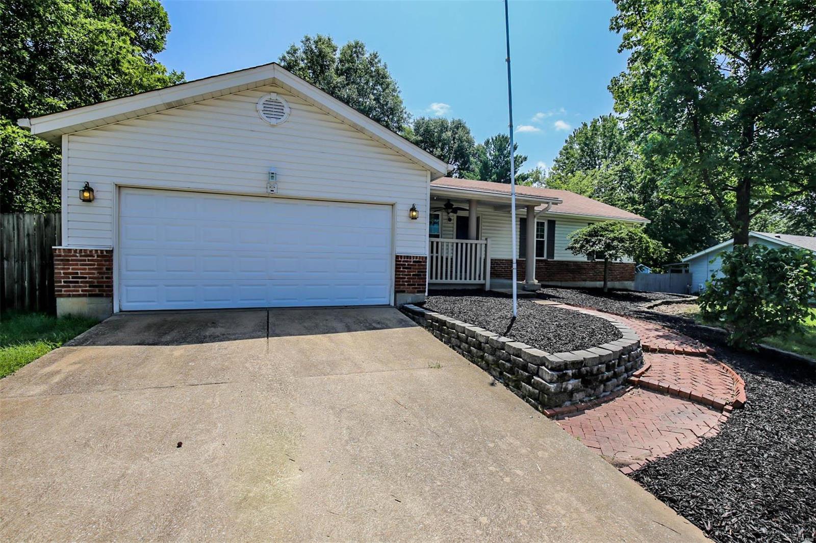 5136 Milburn Road St. Louis, MO 63129 - Photo 5 of 32 Gallery Image 5