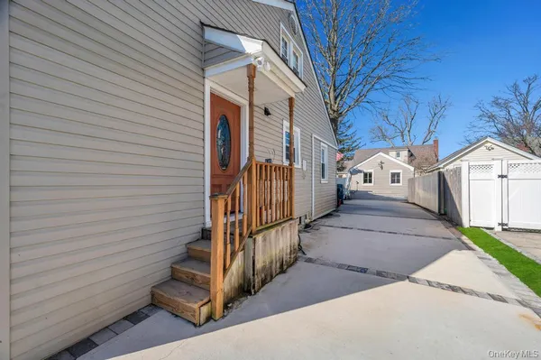 $599,000 | 2478 Loft Avenue, Baldwin, NY 11510