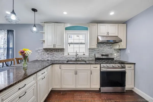 $599,000 | 2478 Loft Avenue, Baldwin, NY 11510