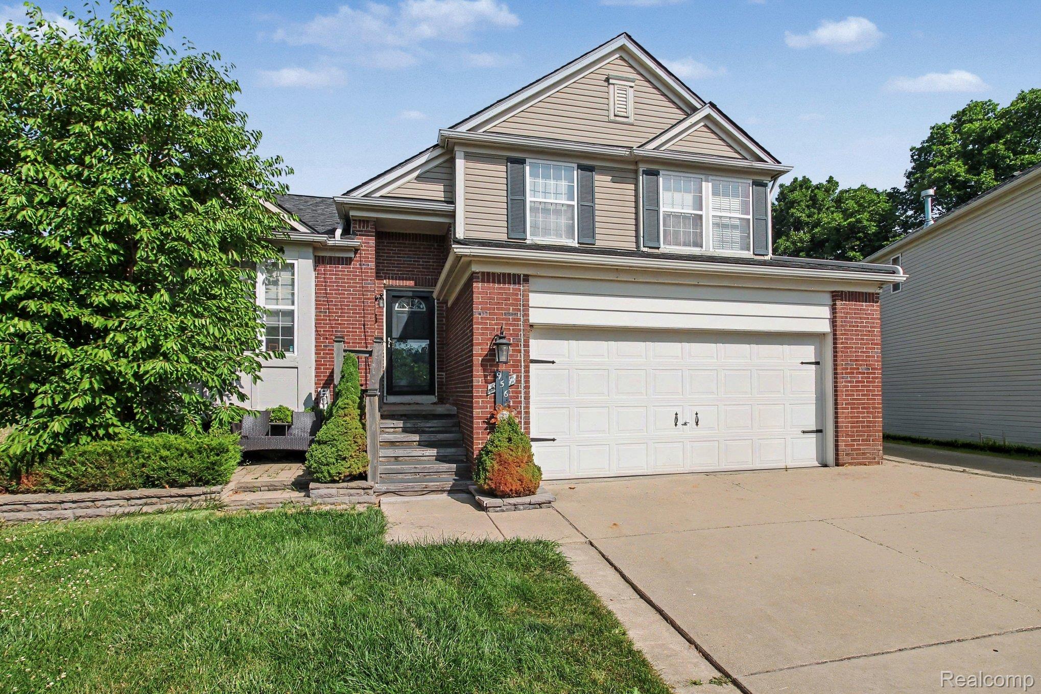 956 Callaway Court Howell, MI 48843 - Photo 3 of 35 003_file_8919.jpg