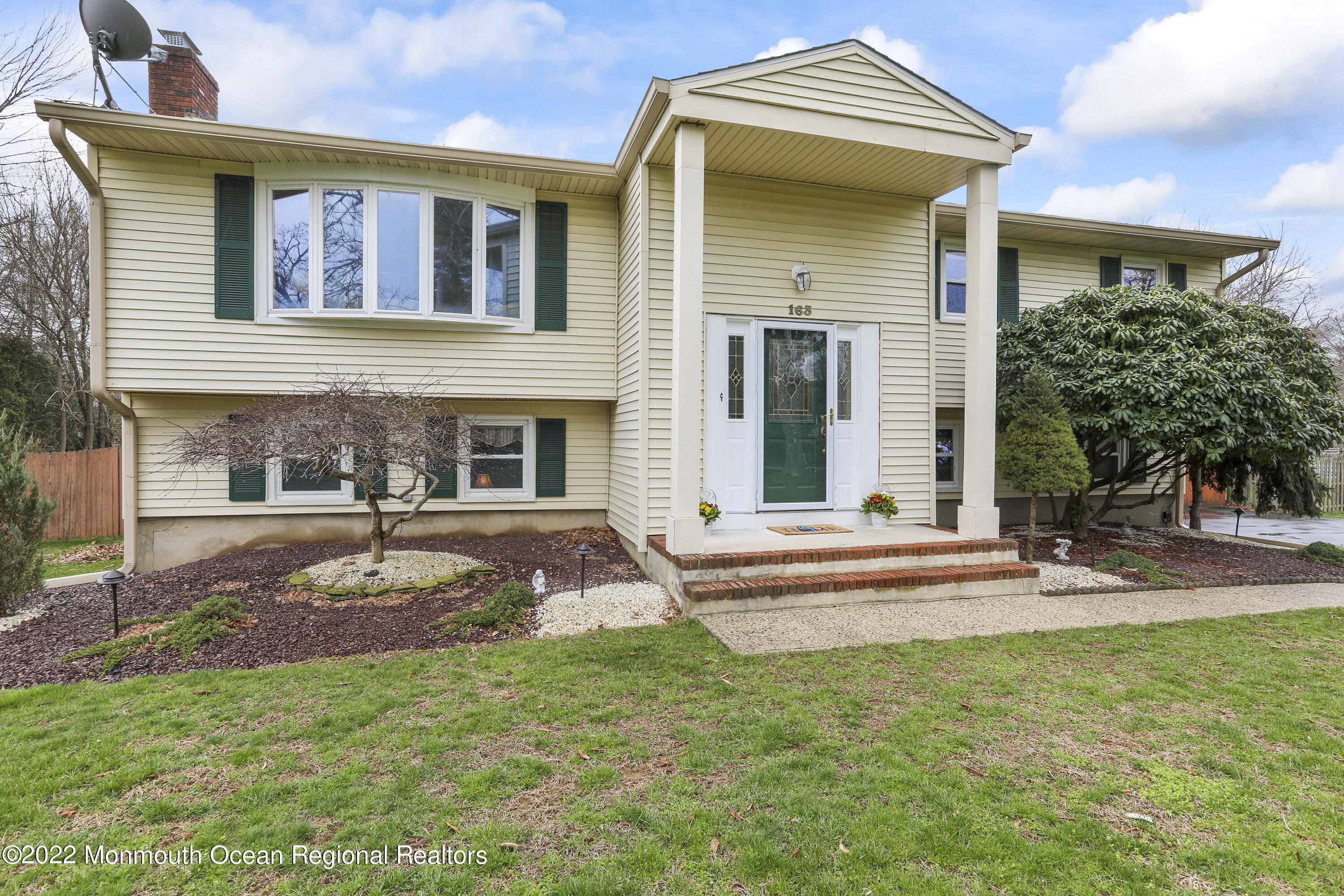 163 Glenbrook Road Freehold, NJ 07728 - Photo 8 of 49 1T3A9995