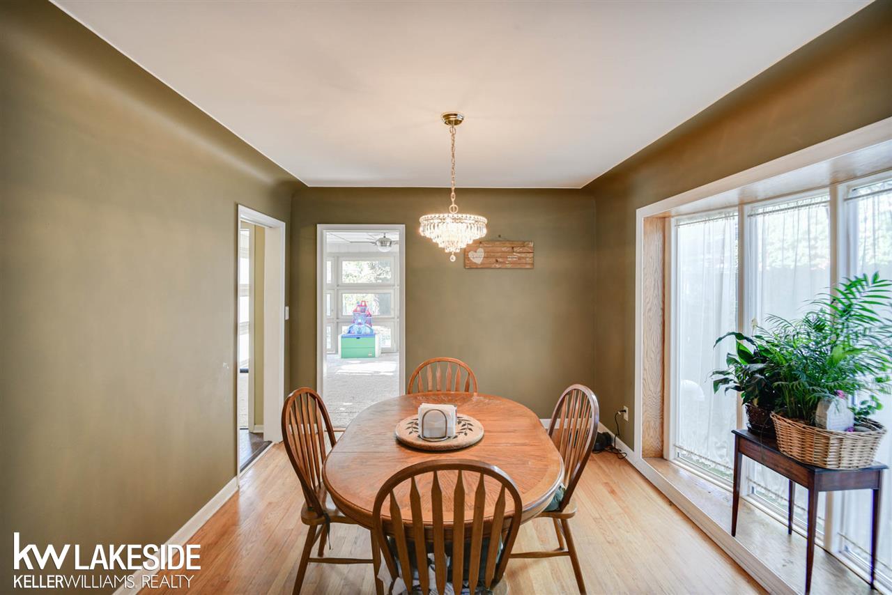 1989 Broadstone Road Grosse Pointe, MI 48236 - Photo 5 of 25 50026896-6.JPG