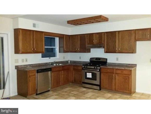 181 Gunwale Road Manahawkin, NJ 08050 - Photo 2 of 16