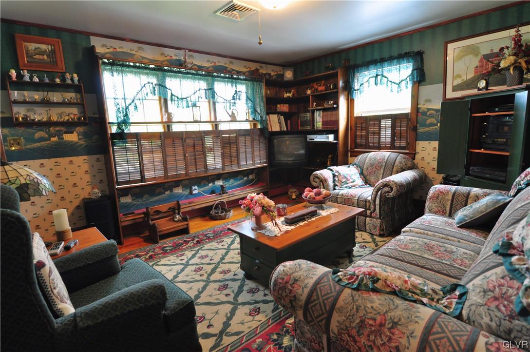 119 West Moorestown Road Wind Gap, PA 18091 - Photo 7 of 25 Front living room