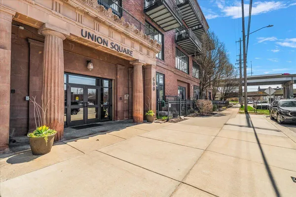 $295,000 | 600 Broadway Avenue Northwest, Unit 421, Grand Rapids, MI 49504