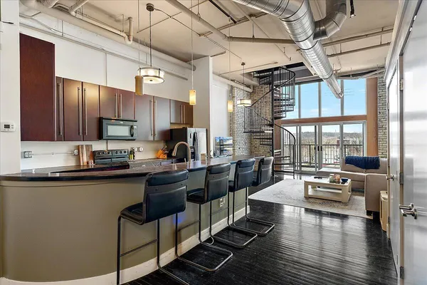 $295,000 | 600 Broadway Avenue Northwest, Unit 421, Grand Rapids, MI 49504