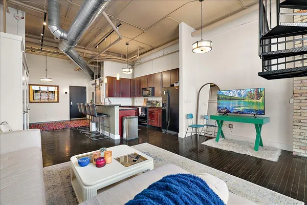 $295,000 | 600 Broadway Avenue Northwest, Unit 421, Grand Rapids, MI 49504