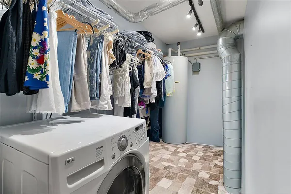 $295,000 | 600 Broadway Avenue Northwest, Unit 421, Grand Rapids, MI 49504