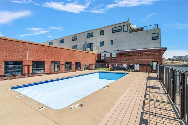 $295,000 | 600 Broadway Avenue Northwest, Unit 421, Grand Rapids, MI 49504