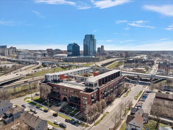 $295,000 | 600 Broadway Avenue Northwest, Unit 421, Grand Rapids, MI 49504