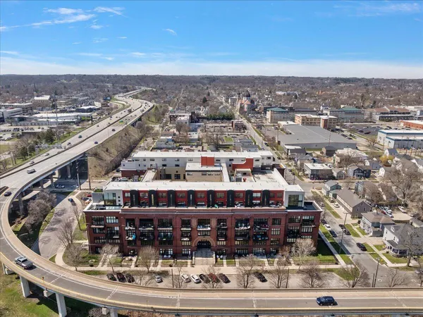 $295,000 | 600 Broadway Avenue Northwest, Unit 421, Grand Rapids, MI 49504