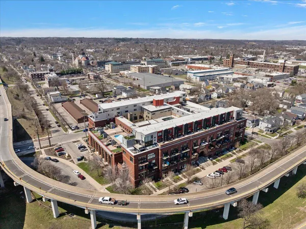 $295,000 | 600 Broadway Avenue Northwest, Unit 421, Grand Rapids, MI 49504