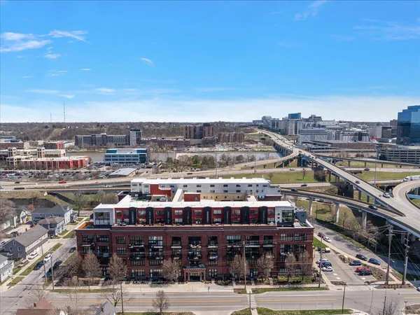 $295,000 | 600 Broadway Avenue Northwest, Unit 421, Grand Rapids, MI 49504