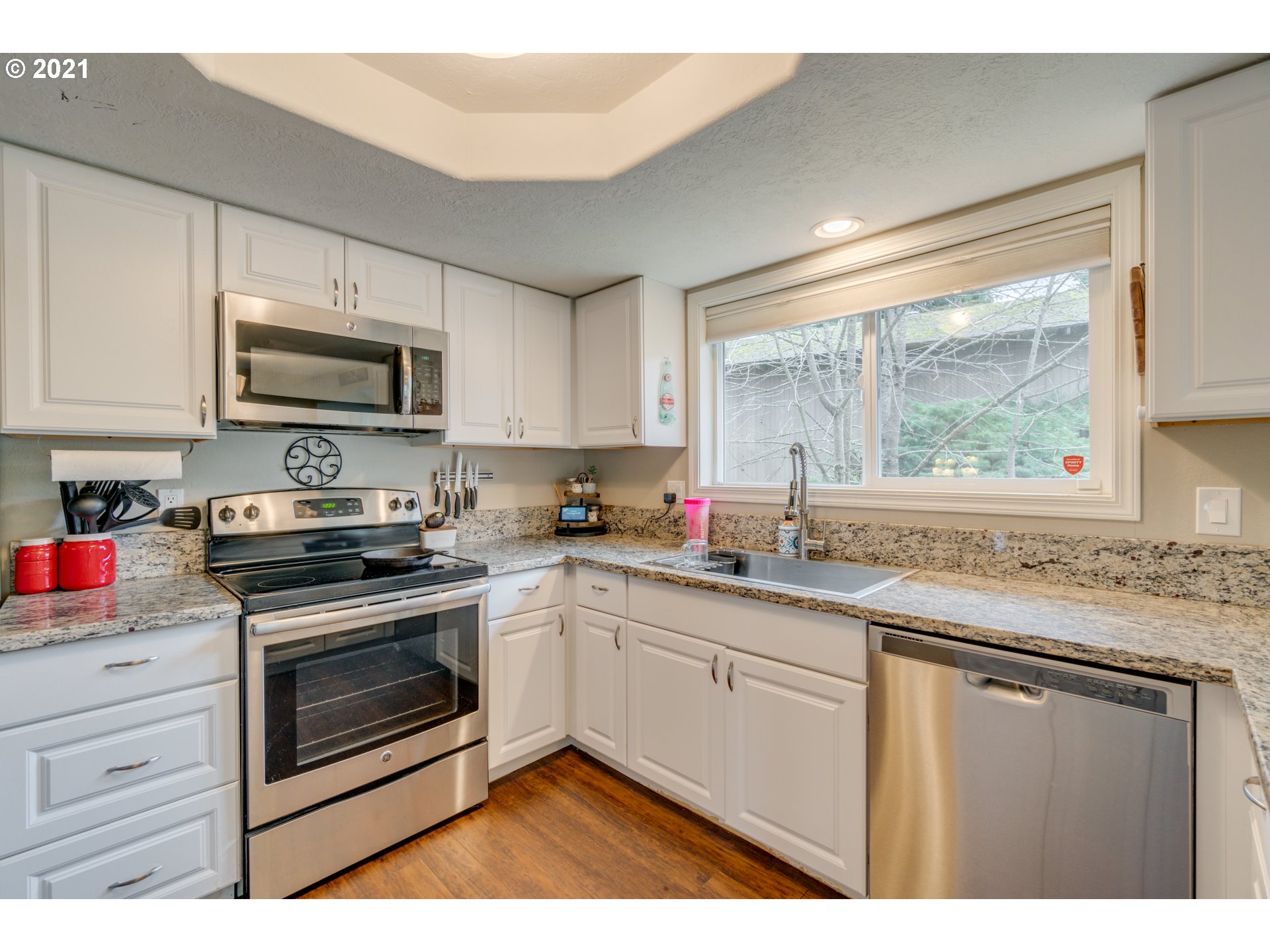 2287 Southeast Regner Road Gresham, OR 97080 - Photo 5 of 32 Gallery Image 5