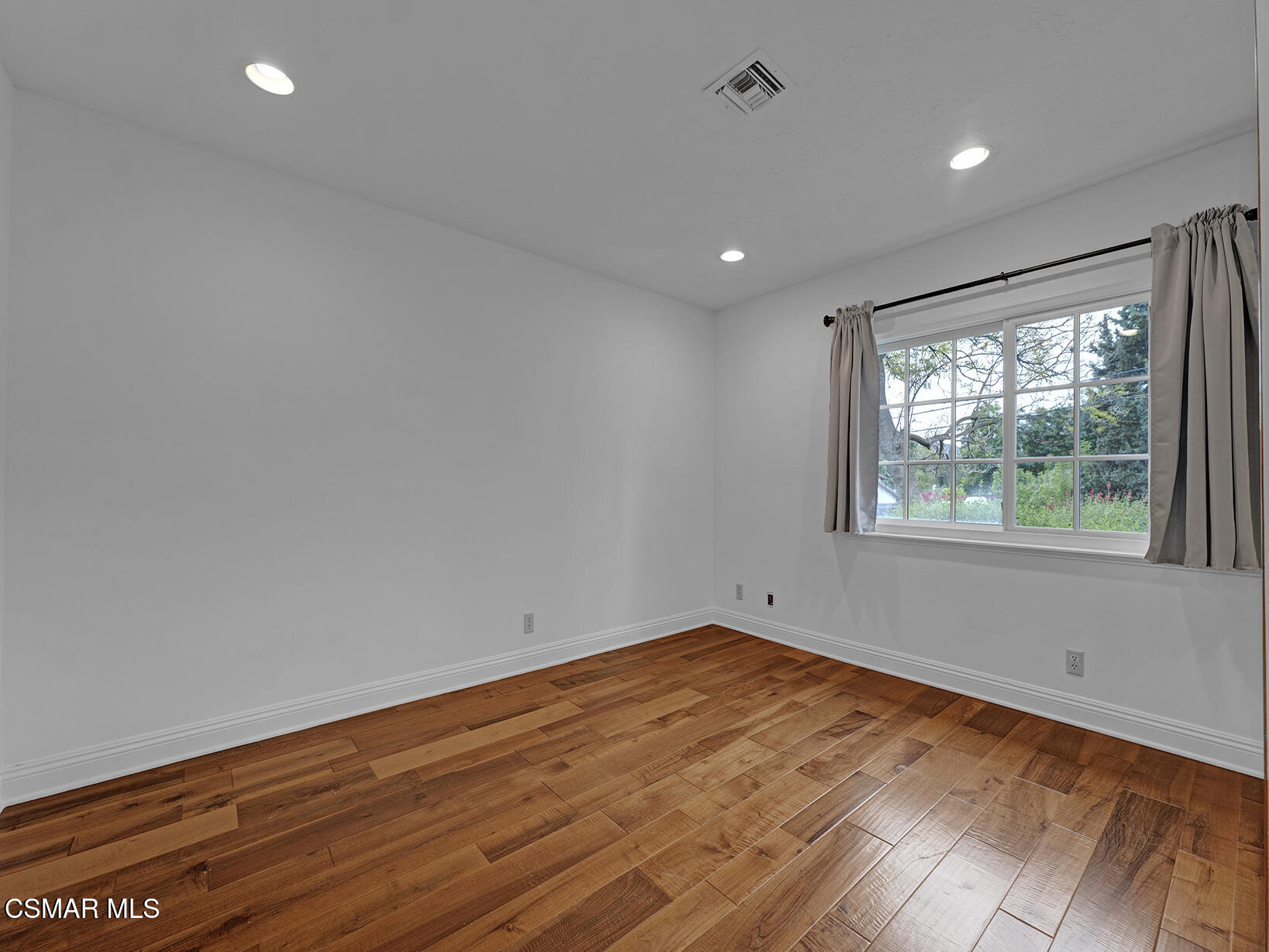965 Rancho Road Thousand Oaks, CA 91362 - Photo 26 of 54 an empty room with wooden floor and windows