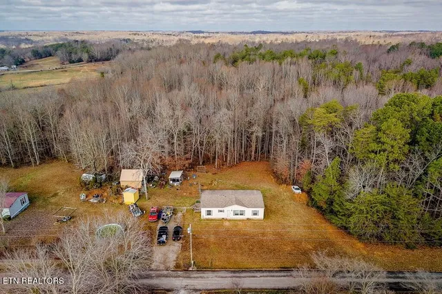 $225,000 | 582 Doug Luna Road, Walling, TN 38587