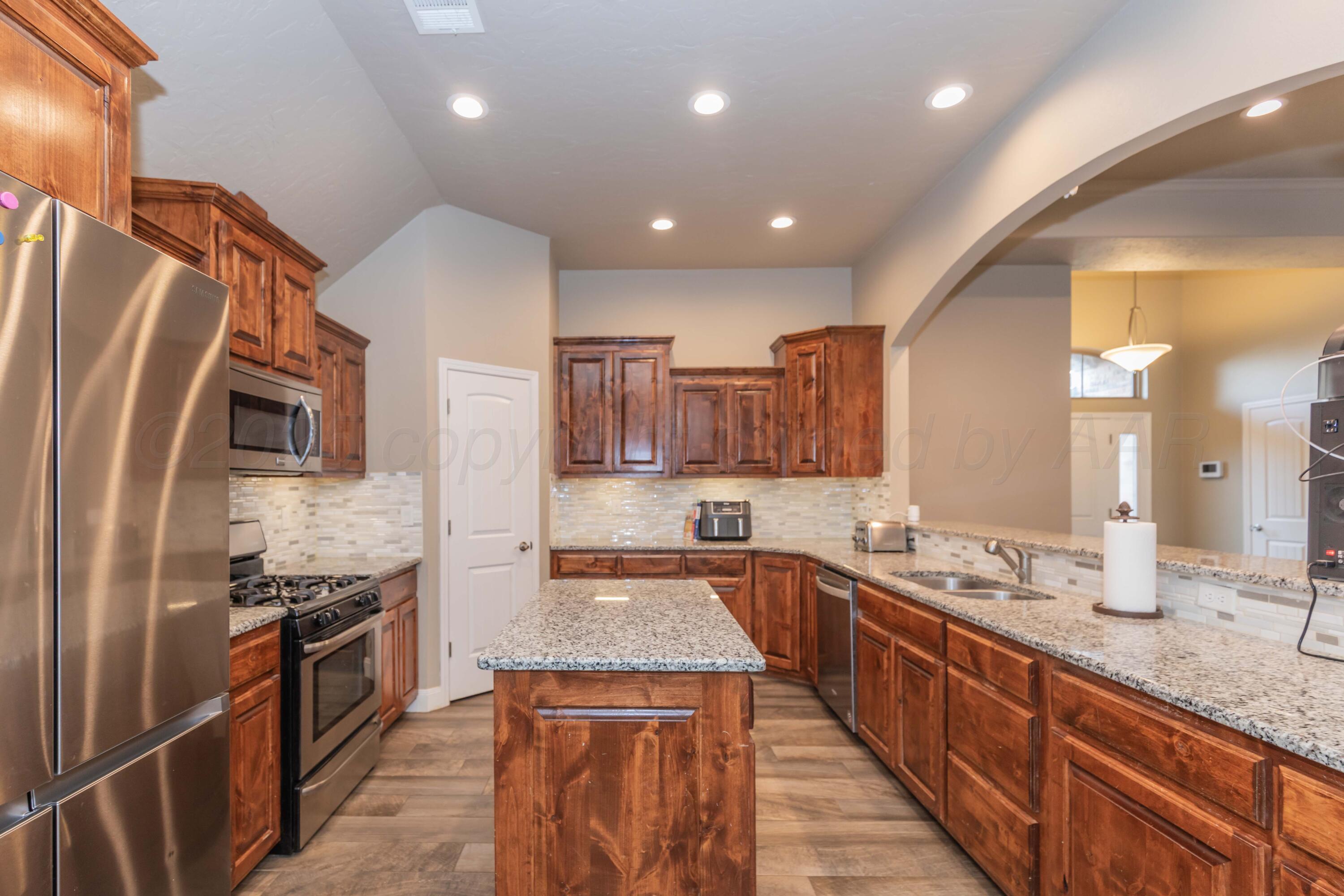 7402 Rochester Drive Amarillo, TX 79118 - Photo 10 of 40 KITCHEN VIEW 2