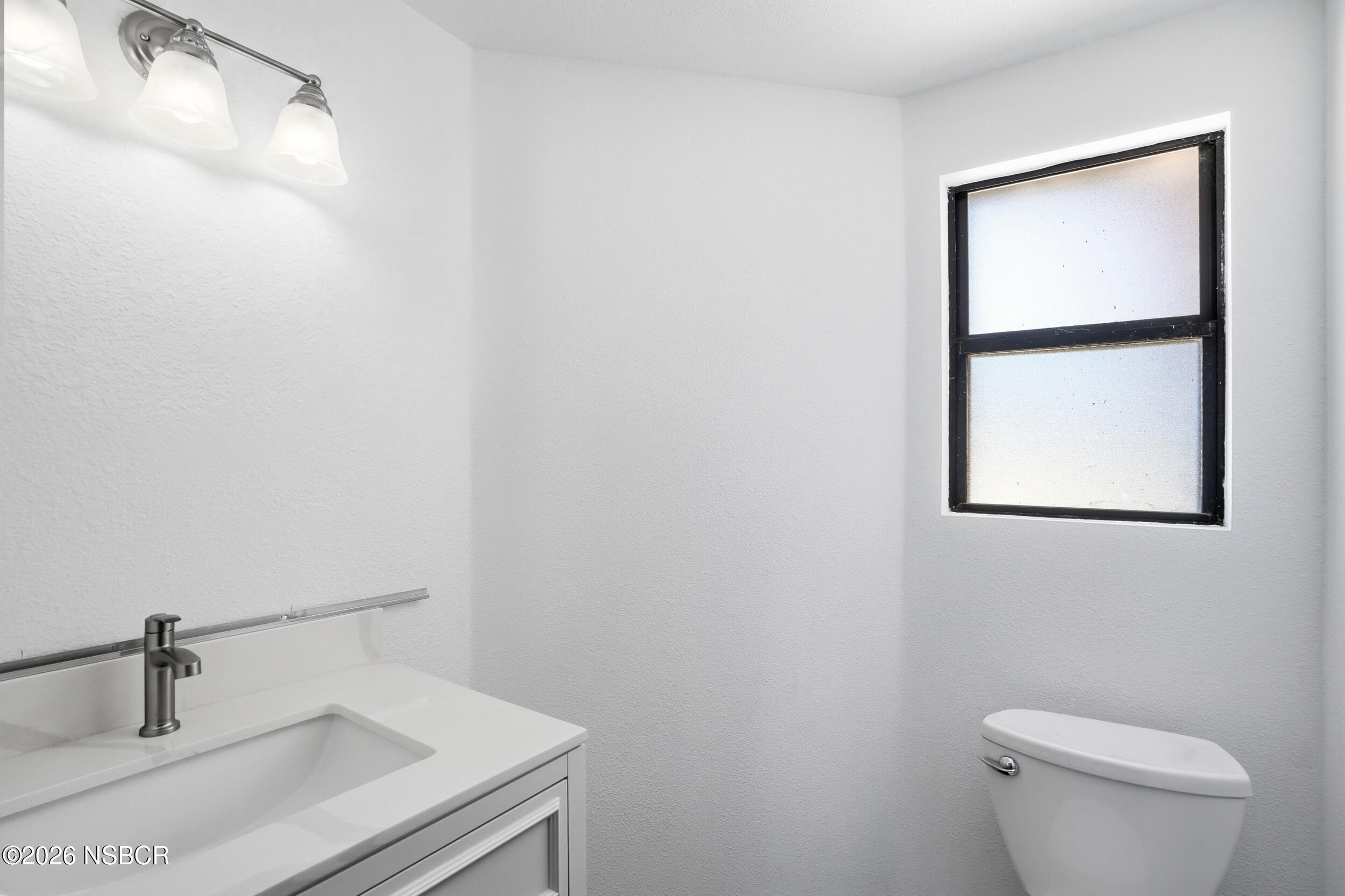 140 East Rice Ranch Road Santa Maria, CA 93455 - Photo 20 of 44 a bathroom with a toilet sink and window