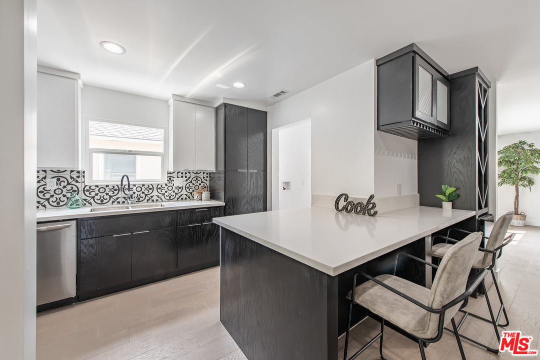 3777 Virginia Road Los Angeles, CA 90016 - Photo 15 of 38 Gallery Image 15