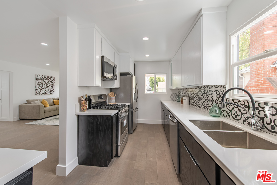 3777 Virginia Road Los Angeles, CA 90016 - Photo 16 of 38 Gallery Image 16