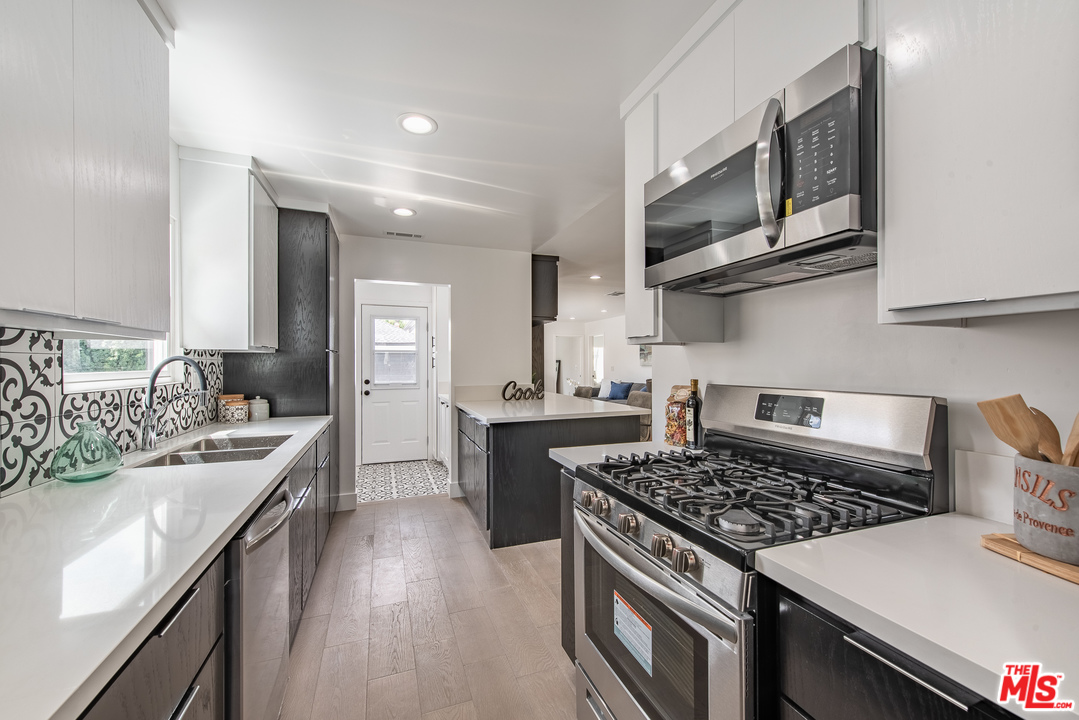3777 Virginia Road Los Angeles, CA 90016 - Photo 18 of 38 Gallery Image 18