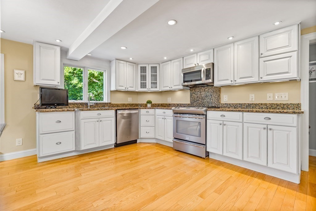 4 Pine Grove Road Hingham, MA 02043 - Photo 7 of 40