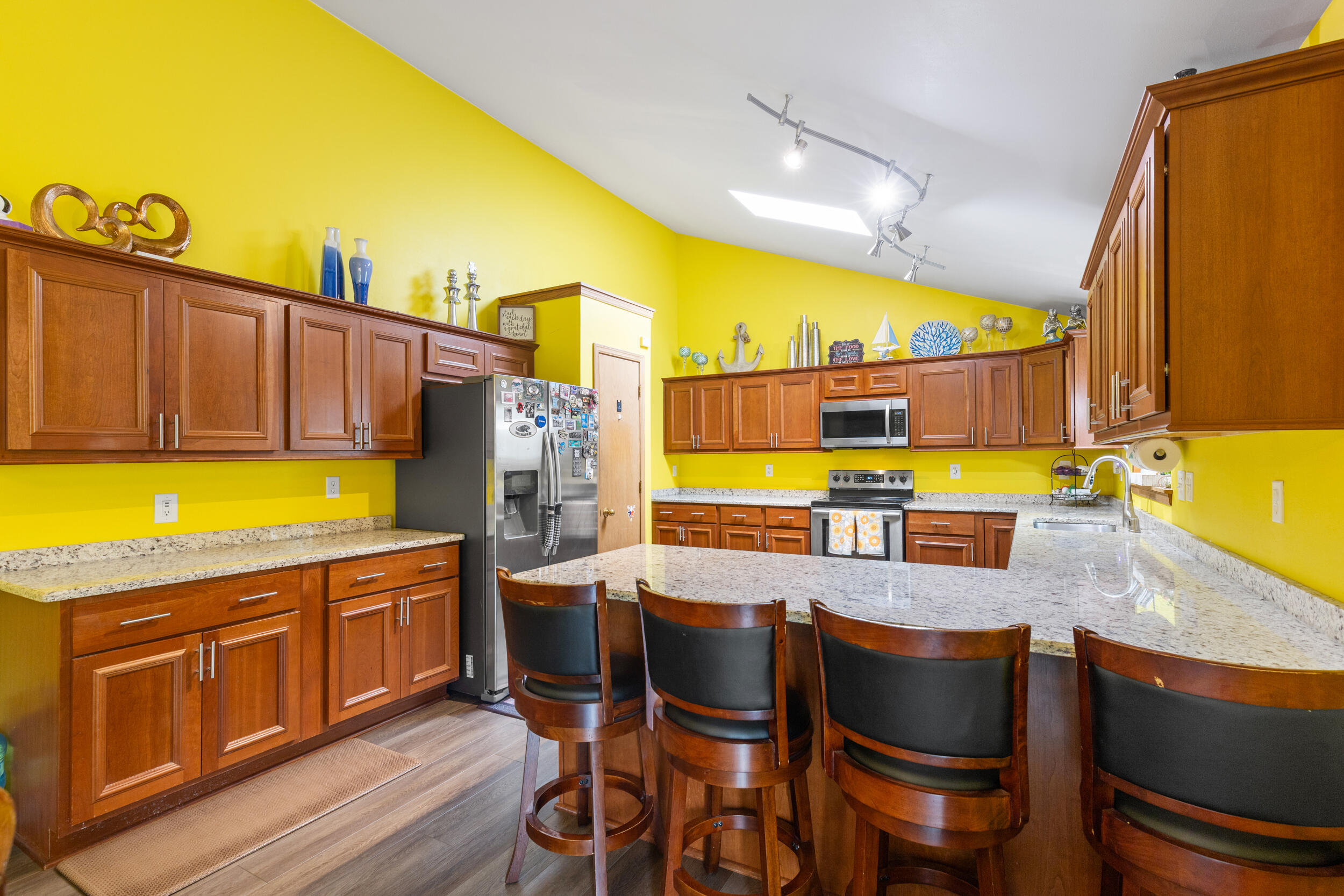 9201 West County Line Road Milwaukee, WI 53224 - Photo 8 of 24 Kitchen 2