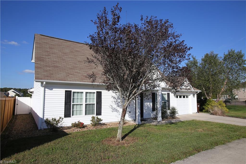 720 Spinning Wheel Point High Point, NC 27265 - Photo 4 of 23 Gallery Image 4