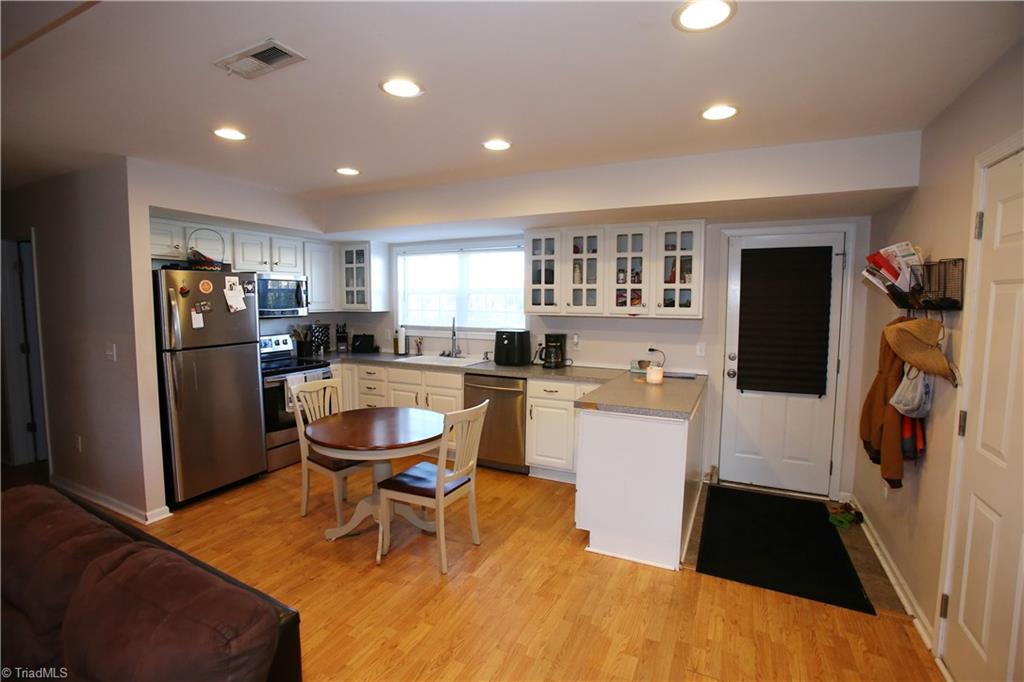 720 Spinning Wheel Point High Point, NC 27265 - Photo 6 of 23 Gallery Image 6