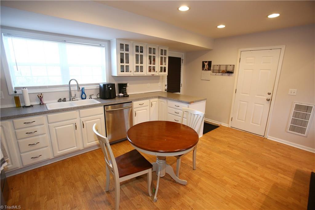 720 Spinning Wheel Point High Point, NC 27265 - Photo 7 of 23 Gallery Image 7