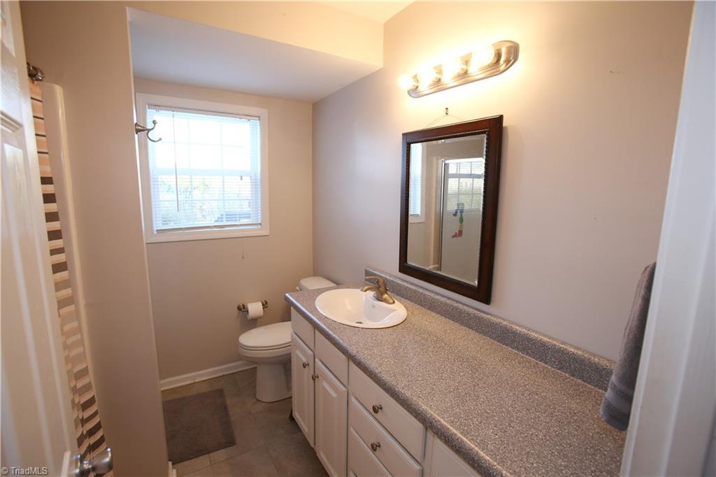 720 Spinning Wheel Point High Point, NC 27265 - Photo 10 of 23 Gallery Image 10