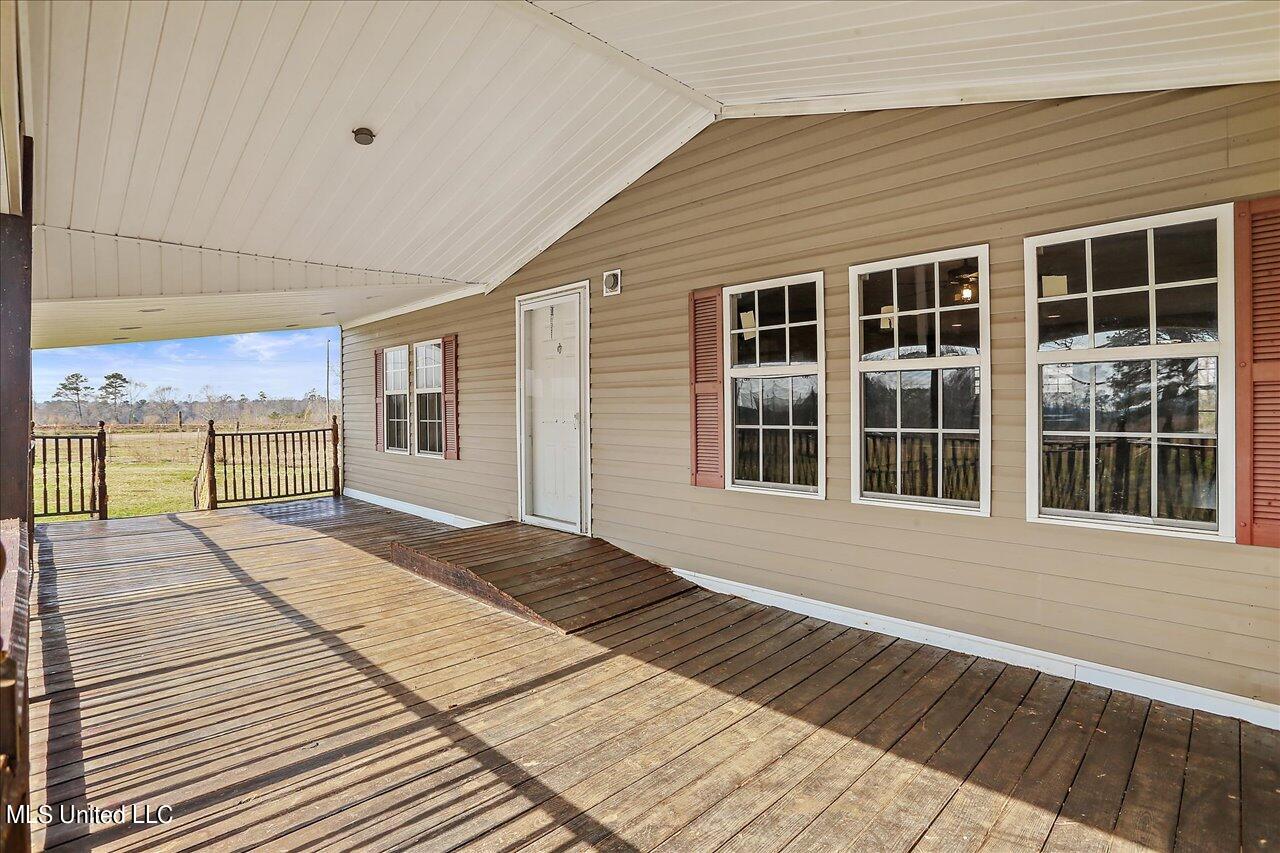 484 Delancey Road Braxton, MS 39044 - Photo 4 of 37 04-484 Delancey Rd