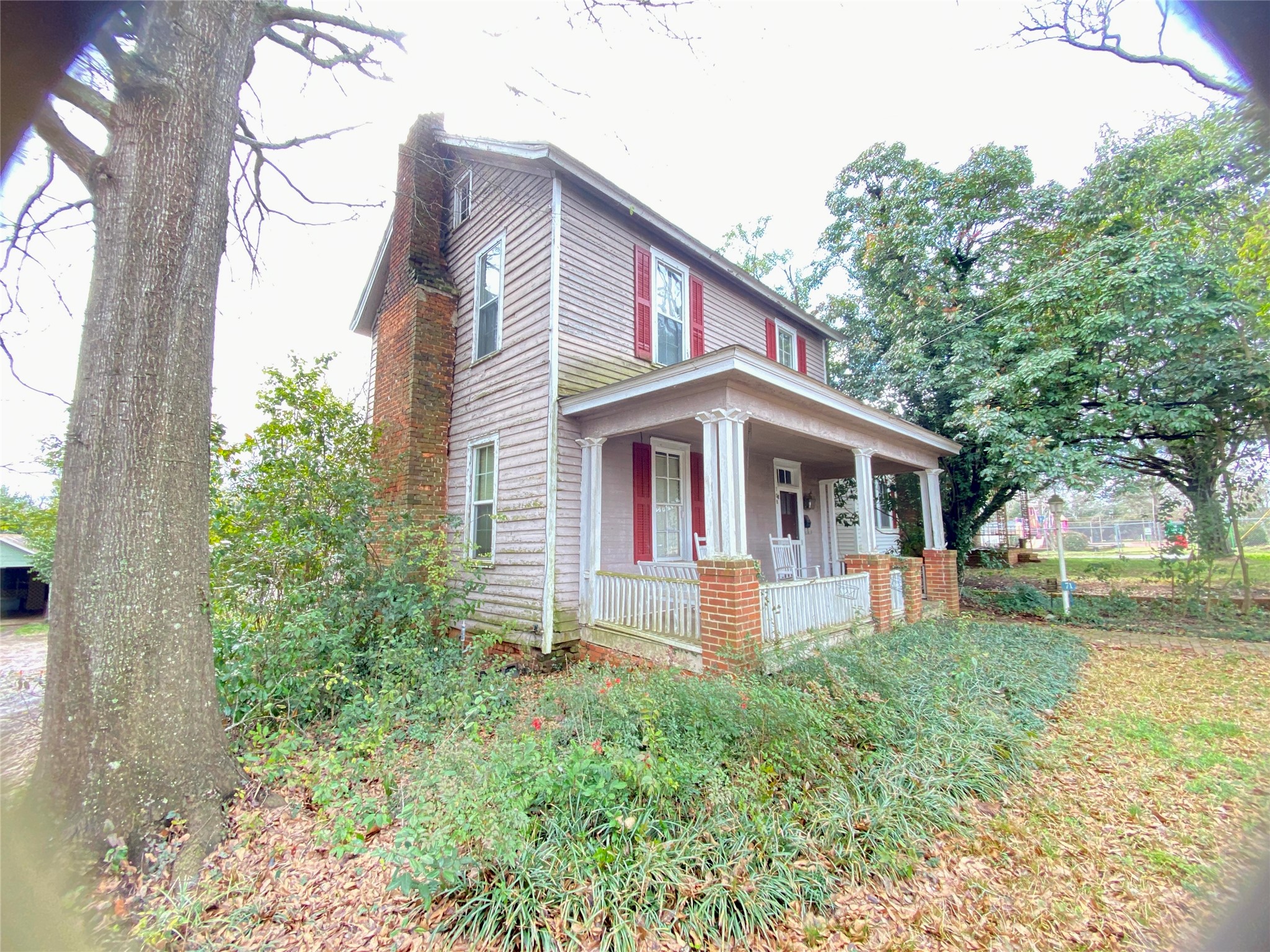 108 West Liberty Street Washington, GA 30673 - Photo 6 of 24 a front view of house with yard and green space
