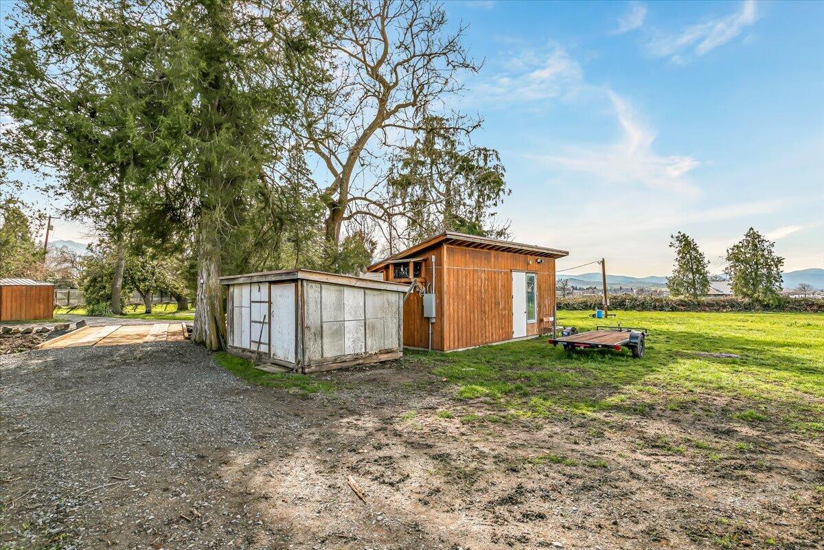 4127 Fern Valley Road Medford, OR 97504 - Photo 50 of 61 49-49
