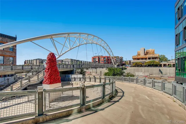 a view of entryway with outdoor area
