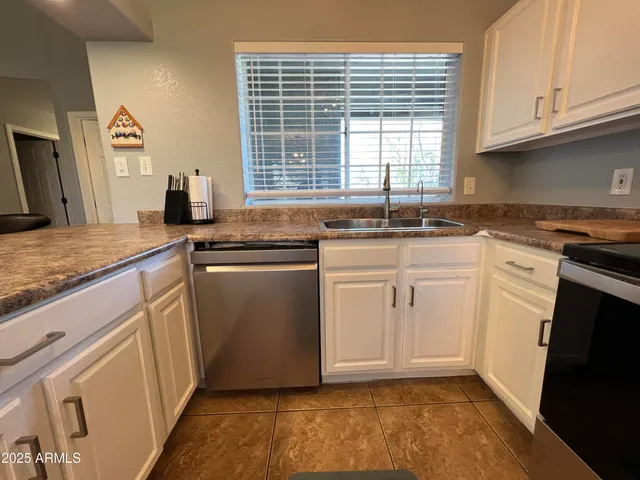 $1,900 | 255 South Kyrene Road, Unit 231, Chandler, AZ 85226